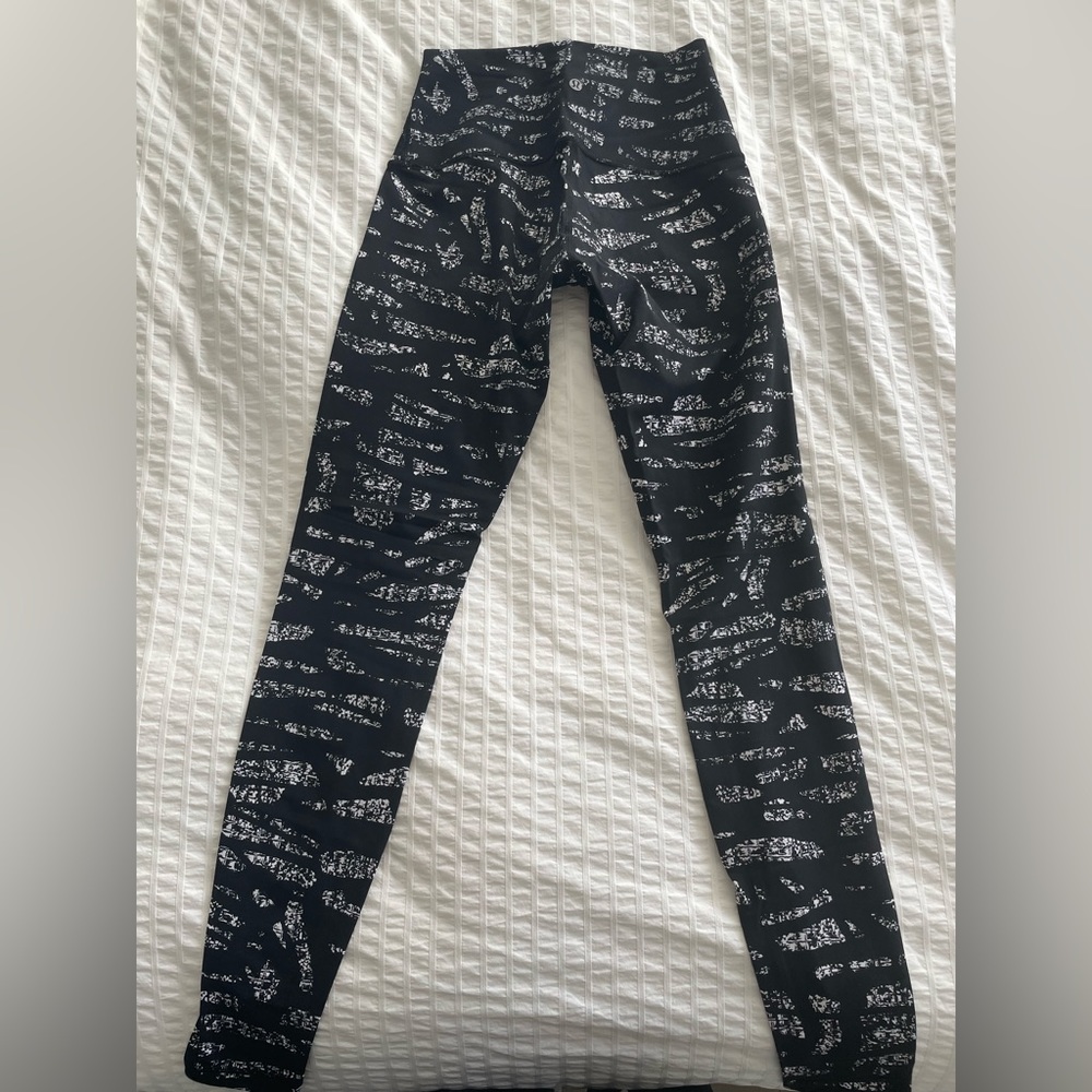 Lululemon size 8 leggings
